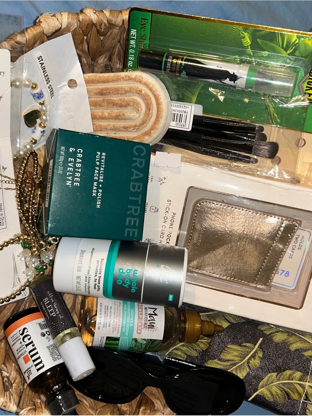 Giant beauty bundle sale ! You get everything pictured here all new